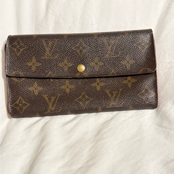 Authentic Vintage Louis Vuitton Sarah Monogram Wallet - Picture 2 of 12